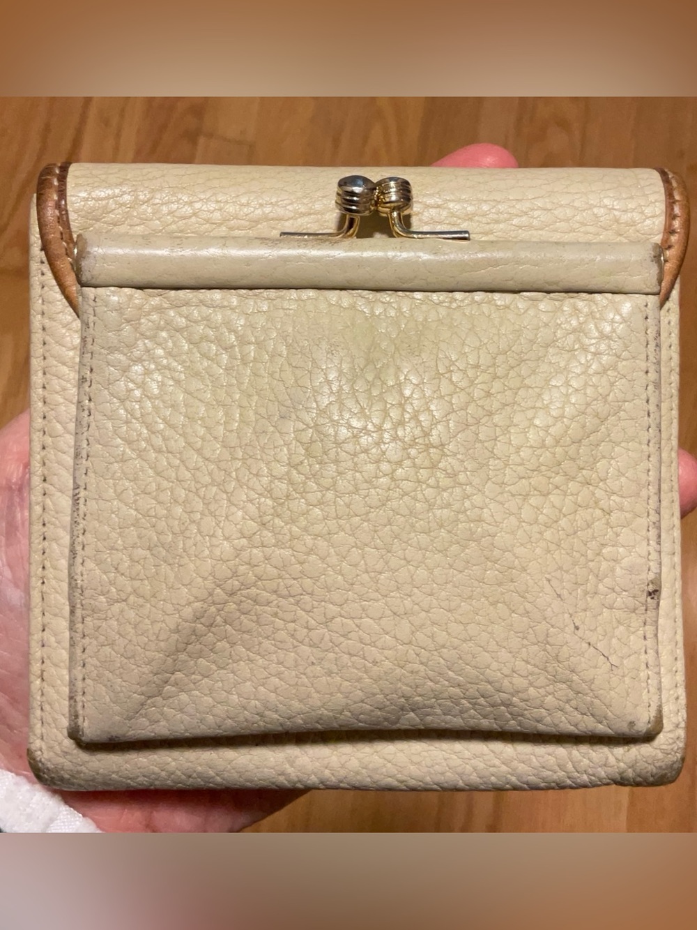 DOONEY & BOURKE  VTG  Kisslock Pebbled Leather Wallet - Picture 2 of 10